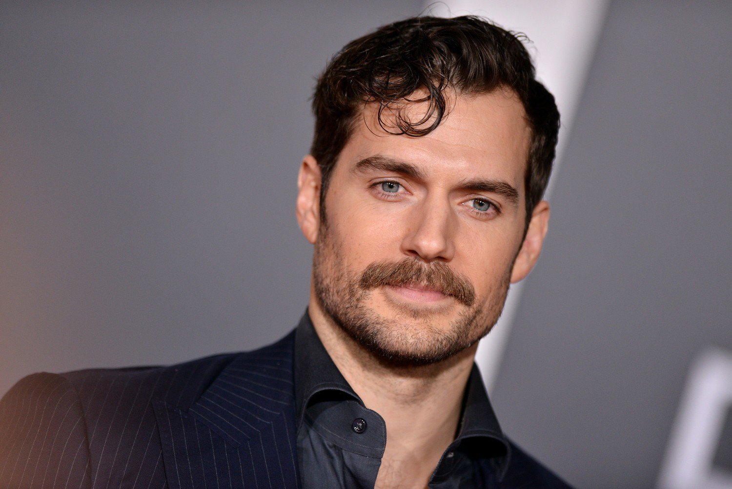 Henry Cavill se machuca durante filmagens de The Witcher